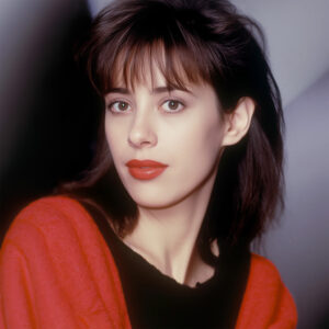Susanna Hoffs (The Bangles) + Suzanne Vega = Suzanneh Hoffega